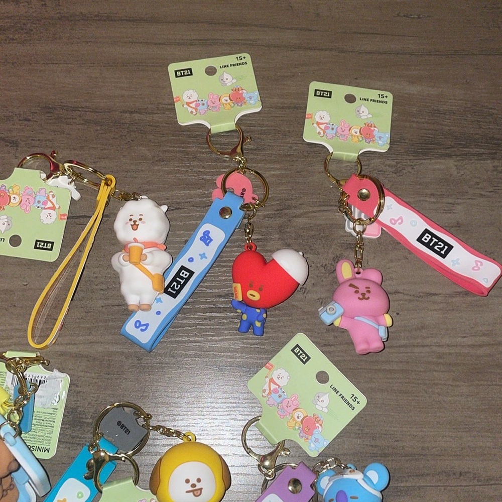 BT21 Character Keychains - Picture 2 of 4
